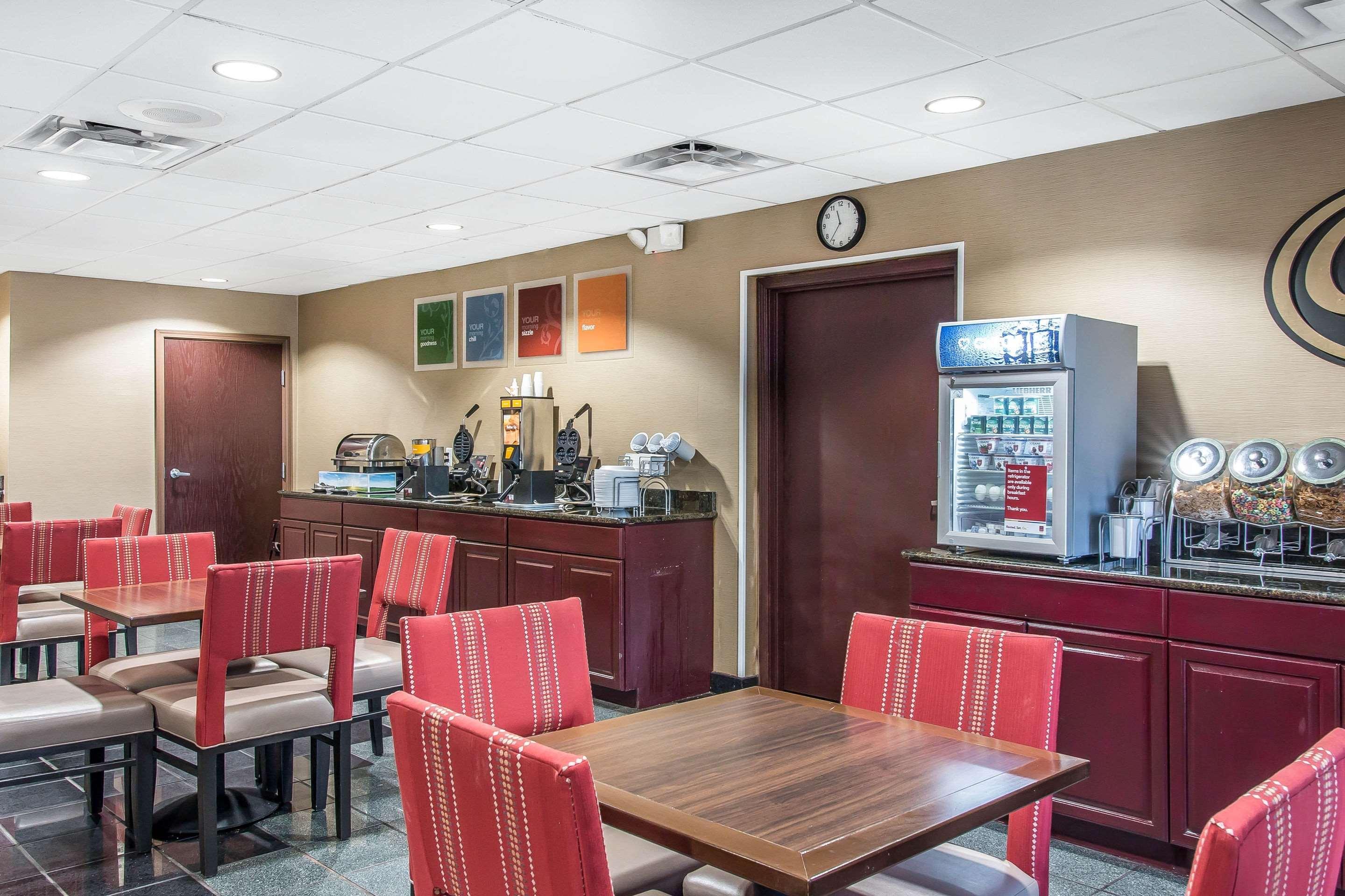 Comfort Suites Wixom Exterior photo
