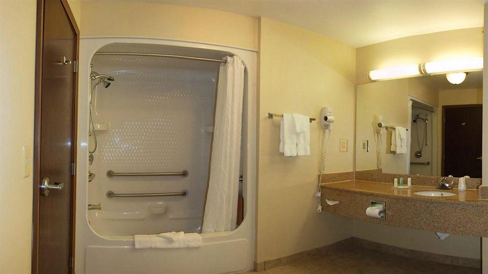 Comfort Suites Wixom Exterior photo