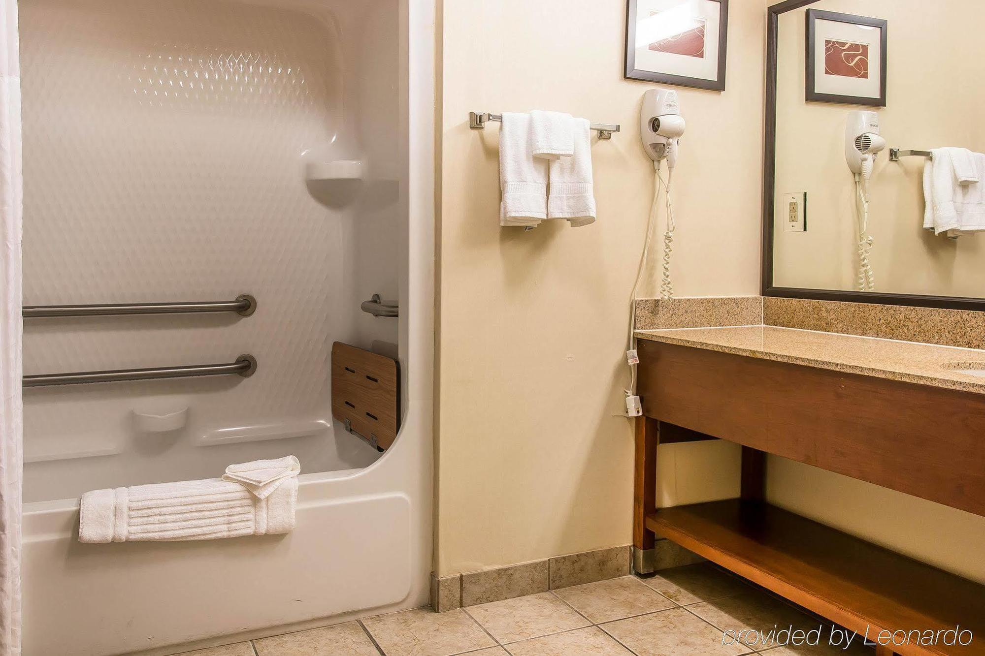 Comfort Suites Wixom Exterior photo