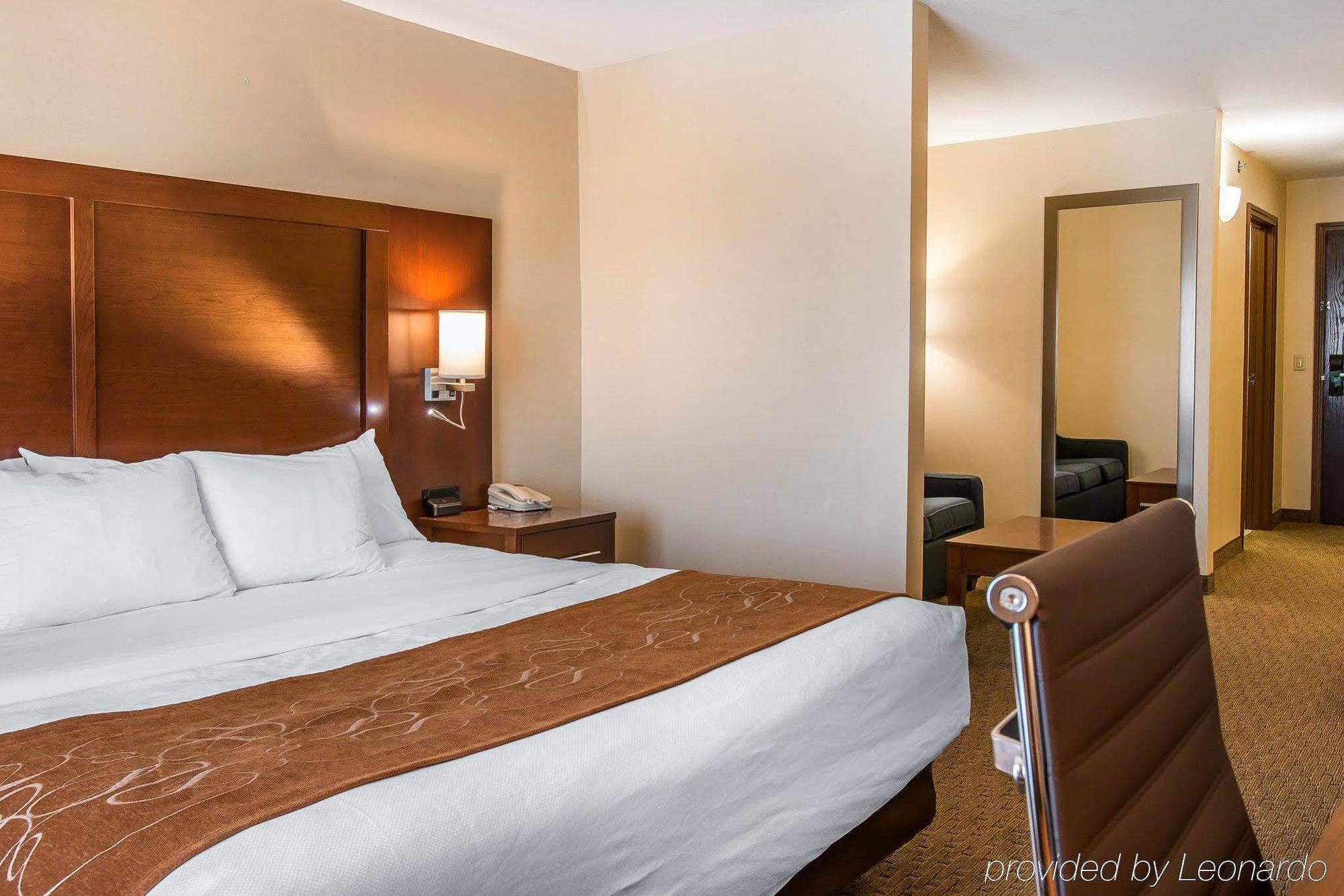 Comfort Suites Wixom Exterior photo